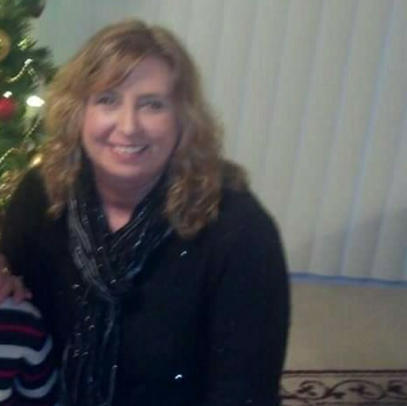 Profile Picture of Tracey Hacker (@freckles100066) on Poshmark