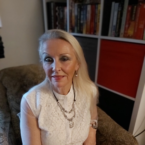 Profile Picture of Janice Lozinski (@jlozinski56) on Poshmark