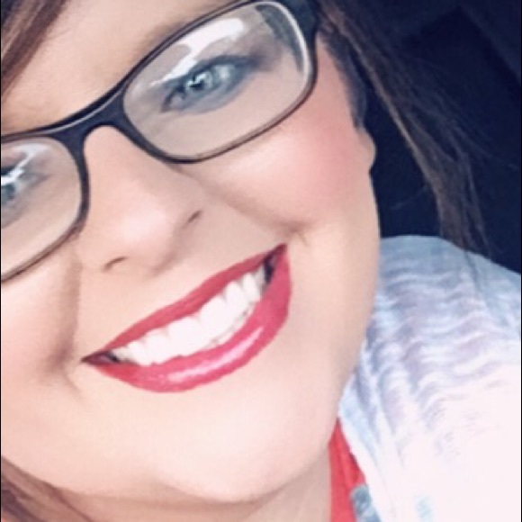 Profile Picture of Stephanie Cates (@scates09) on Poshmark