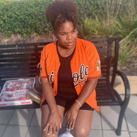 Profile Picture of Shana Aleya (@shanaaleya) on Poshmark