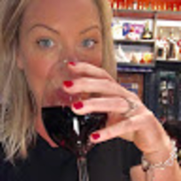 Profile Picture of Dodi Phair (@dodiphair) on Poshmark