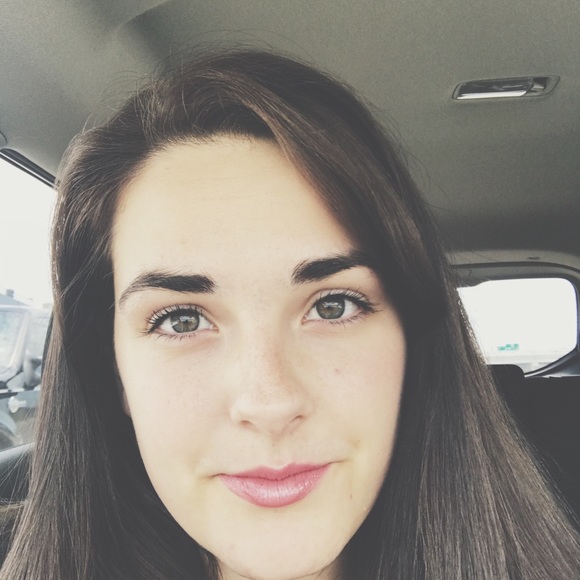 Profile Picture of Kylie Casey (@kcasey0419) on Poshmark