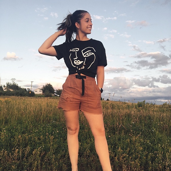 Profile Picture of Melanie Laplante (@melanielap5) on Poshmark