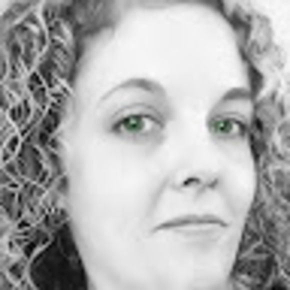 Profile Picture of Heather Dolyk (@heatherdolyk) on Poshmark