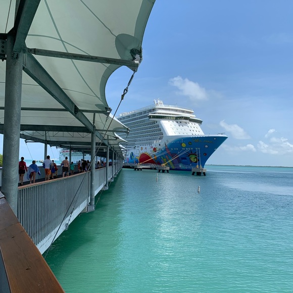 Paola Marten - Poshmark Profile Picture of Paola Marten (@paolamarten) on Poshmark