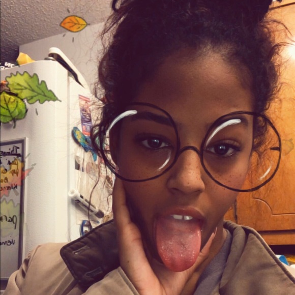 Profile Picture of Alex Hernandez (@alex1nicole) on Poshmark