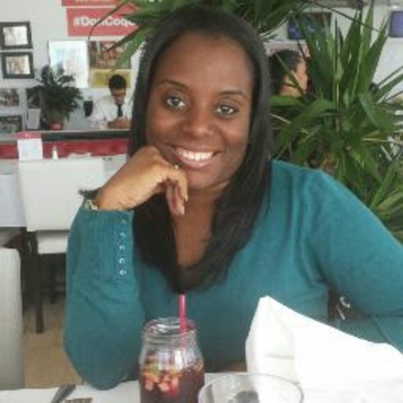 Profile Picture of Evelyn Arzu (@earzu1085) on Poshmark