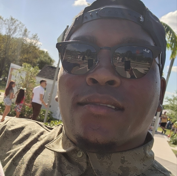 Profile Picture of Nathaniel Sands (@boilukkayhah) on Poshmark