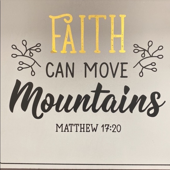 Mia Pemberton - Poshmark Profile Picture of Mia Pemberton (@meo1984) on Poshmark