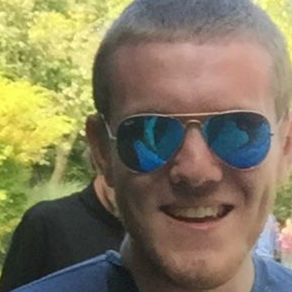 Profile Picture of Sean Snow (@seansnow89) on Poshmark