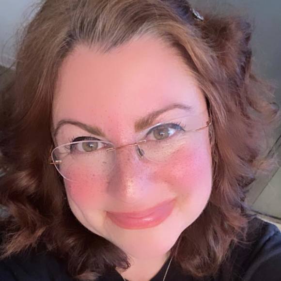 Profile Picture of Kristin Winterhoff (@kwinterhoff) on Poshmark