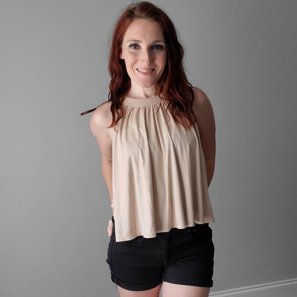 Profile Picture of Erica Dontell (@ericadontell) on Poshmark