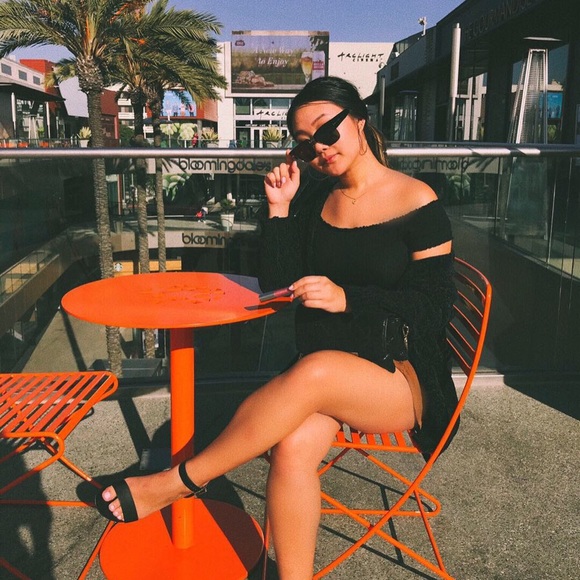 Katie Lee - Poshmark Profile Picture of Katie Lee (@kleeeexo) on Poshmark