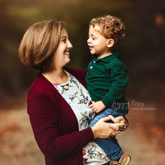 Profile Picture of Valinda Loudin (@mollspooppork) on Poshmark