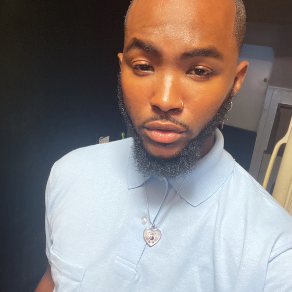 Profile Picture of Darrin Thomas (@darrin_thomas) on Poshmark