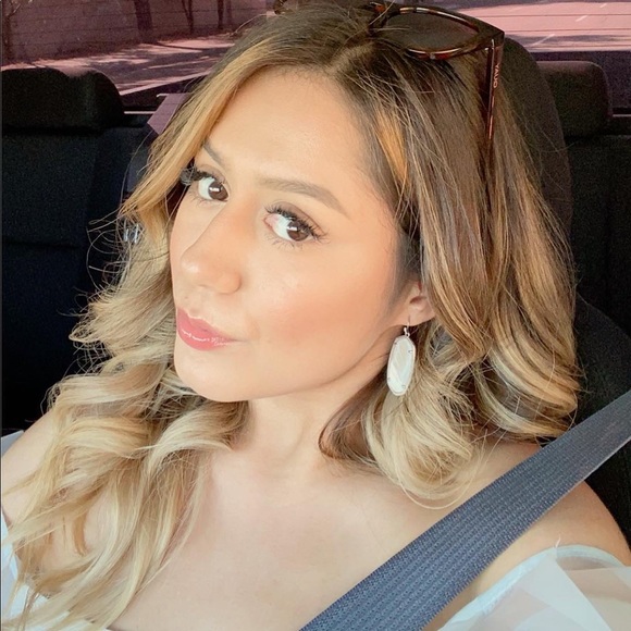 Profile Picture of Brenda Landeros (@brendalander510) on Poshmark