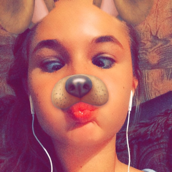 Profile Picture of Aubrey Harvard (@aubreycheyenne0) on Poshmark