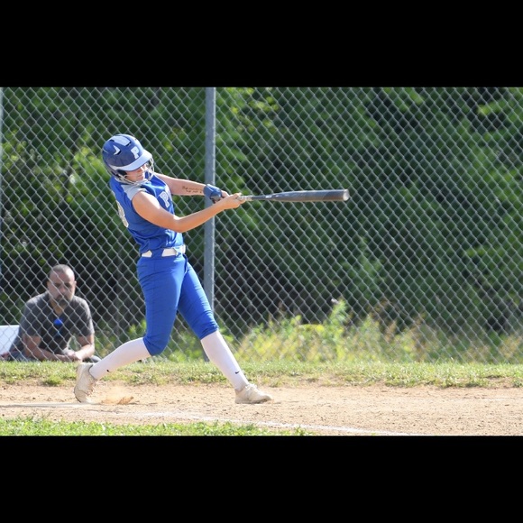 Profile Picture of Olivia Powers (@oliviapowers28) on Poshmark