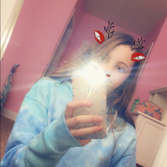 Ava Koenigsmann - Poshmark Profile Picture of Ava Koenigsmann (@ava_cupcake_1) on Poshmark