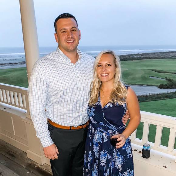 Profile Picture of Julia Feakes (@juliafeakes) on Poshmark