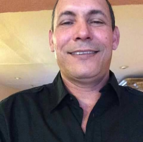 Profile Picture of Fernando Leon (@fernando_leon22) on Poshmark
