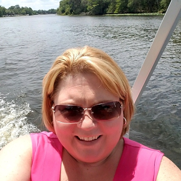 Profile Picture of Cindy Maxey (@cindymaxey) on Poshmark