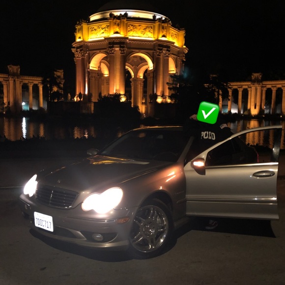 Profile Picture of Robert Yescas (@superstar10000) on Poshmark