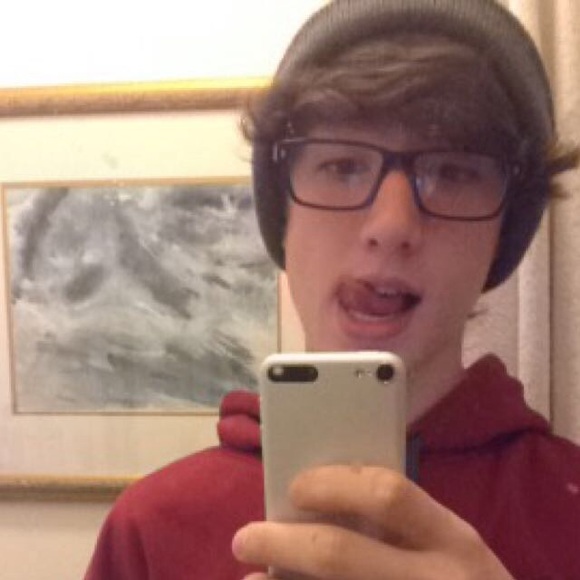 Profile Picture of Sonny Holub (@sonny_holub7) on Poshmark