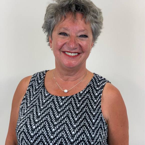 Profile Picture of Carole Descombes (@cdescombes02) on Poshmark