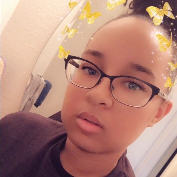 Profile Picture of Leianni Walker (@leianni_) on Poshmark