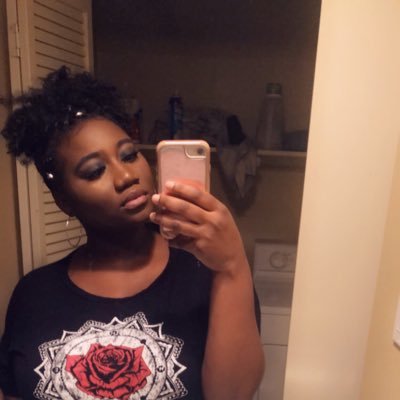 Profile Picture of Naomi Clark (@m_monroe13) on Twitter