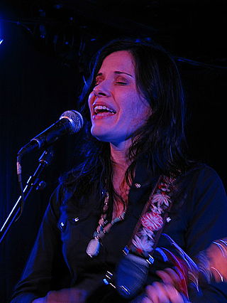 Profile Picture of Shannon McNallyon Wikipedia