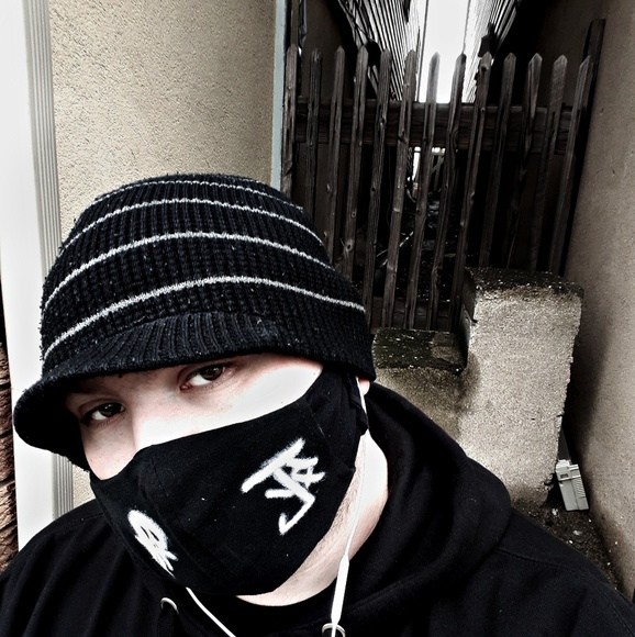 Zak Duignan - Poshmark Profile Picture of Zak Duignan (@v0idchild) on Poshmark