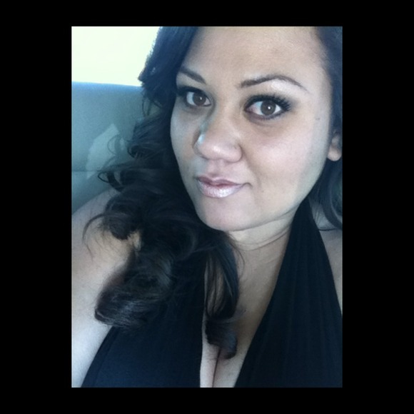 Profile Picture of Kalani Carnahan (@kalanicarnahan) on Poshmark