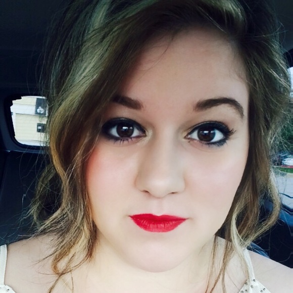 Profile Picture of Heather Patton (@heatherpatton02) on Poshmark