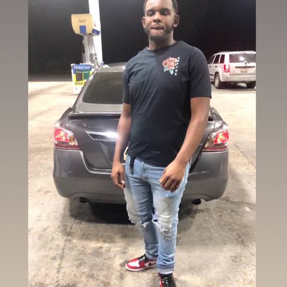 Profile Picture of Damontrell Garrett (@damontrellg) on Poshmark