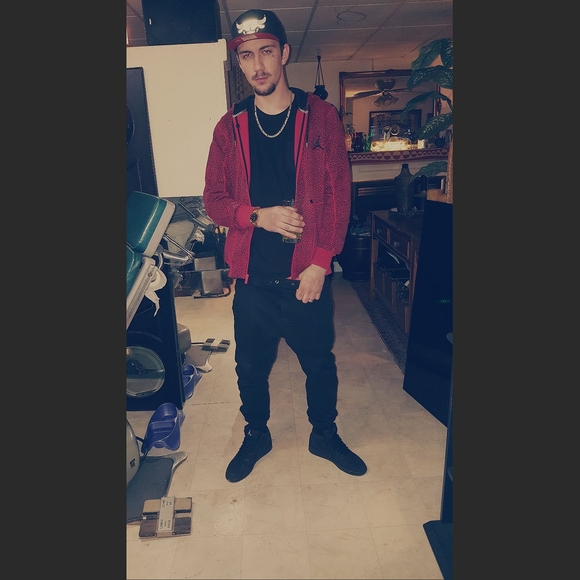 Profile Picture of Fred Roulette (@fredroulette) on Poshmark