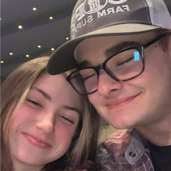 Addison Hyden - Poshmark Profile Picture of Addison Hyden (@addihy) on Poshmark