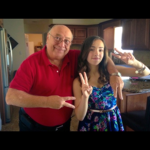 Profile Picture of Dani Camporeale (@danicamporeale) on Poshmark