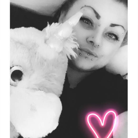Profile Picture of Amber-lee Digiovanni (@prettygurlswag9) on Poshmark