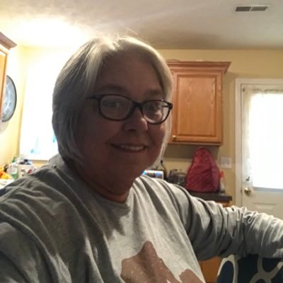 Profile Picture of Susan Scott Bledsoe (@susiewbee) on Twitter