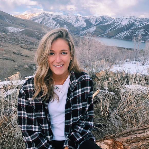 Profile Picture of Abby Manning (@abbmann22) on Poshmark