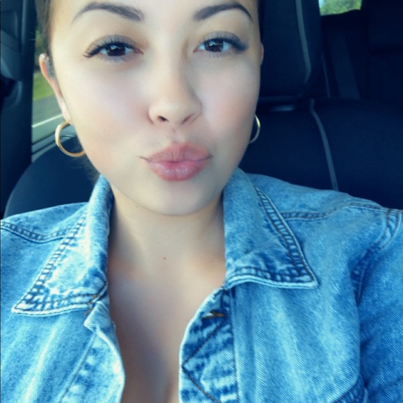 Profile Picture of Keshia Alexander (@keeshbaby1) on Poshmark