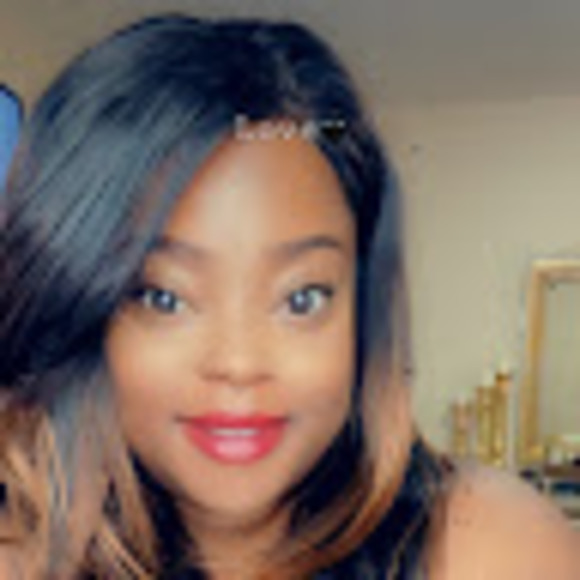 Profile Picture of Cassandra Louis (@cassylou2) on Poshmark