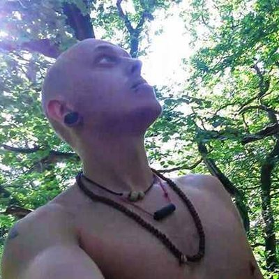 Profile Picture of Dean Scott (@FarFromTheTrees) on Twitter
