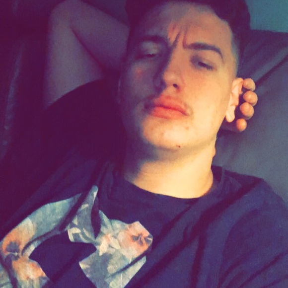 Profile Picture of Edward Bielen (@eddieb00) on Poshmark