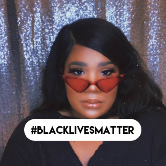 Profile Picture of Ivory Moore (@flowerchild27) on Poshmark