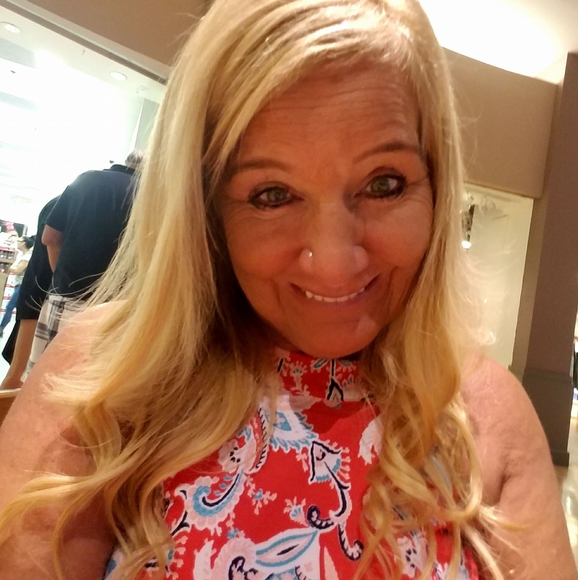 Julie Mitchler - Poshmark Profile Picture of Julie Mitchler (@juliemitchler) on Poshmark