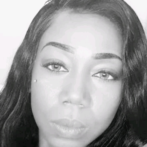 Profile Picture of Tawanda Colvin (@pilarlamarr) on Poshmark