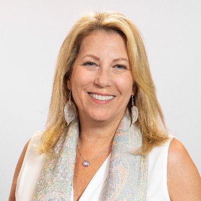 Profile Picture of Paula Schneider (@CEOPaula) on Twitter